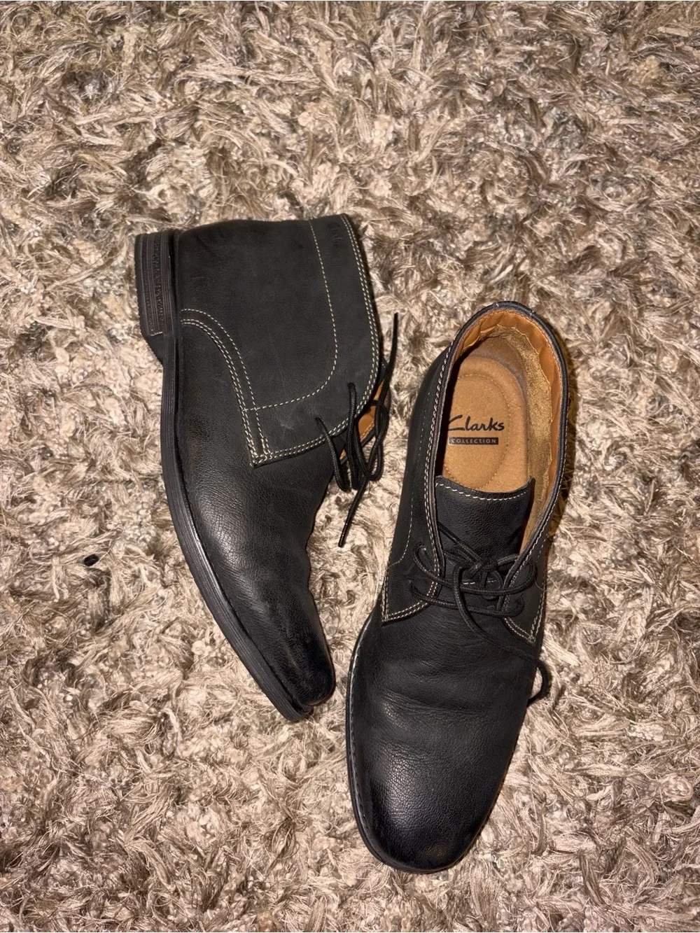 Clarks Men's Black Leather Chukka Boots - Sleek Lace-Up Comfort